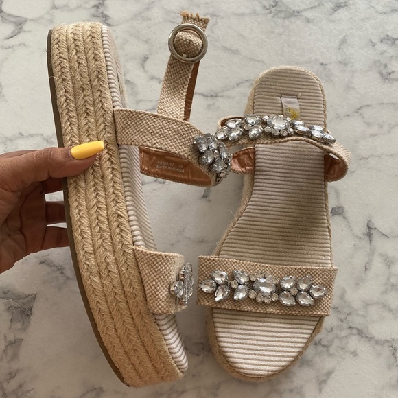 Shoes - Beige Boho flatform studded 10